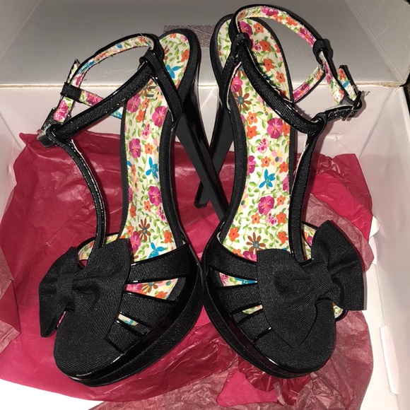 HEELS - Picture 2 of 4